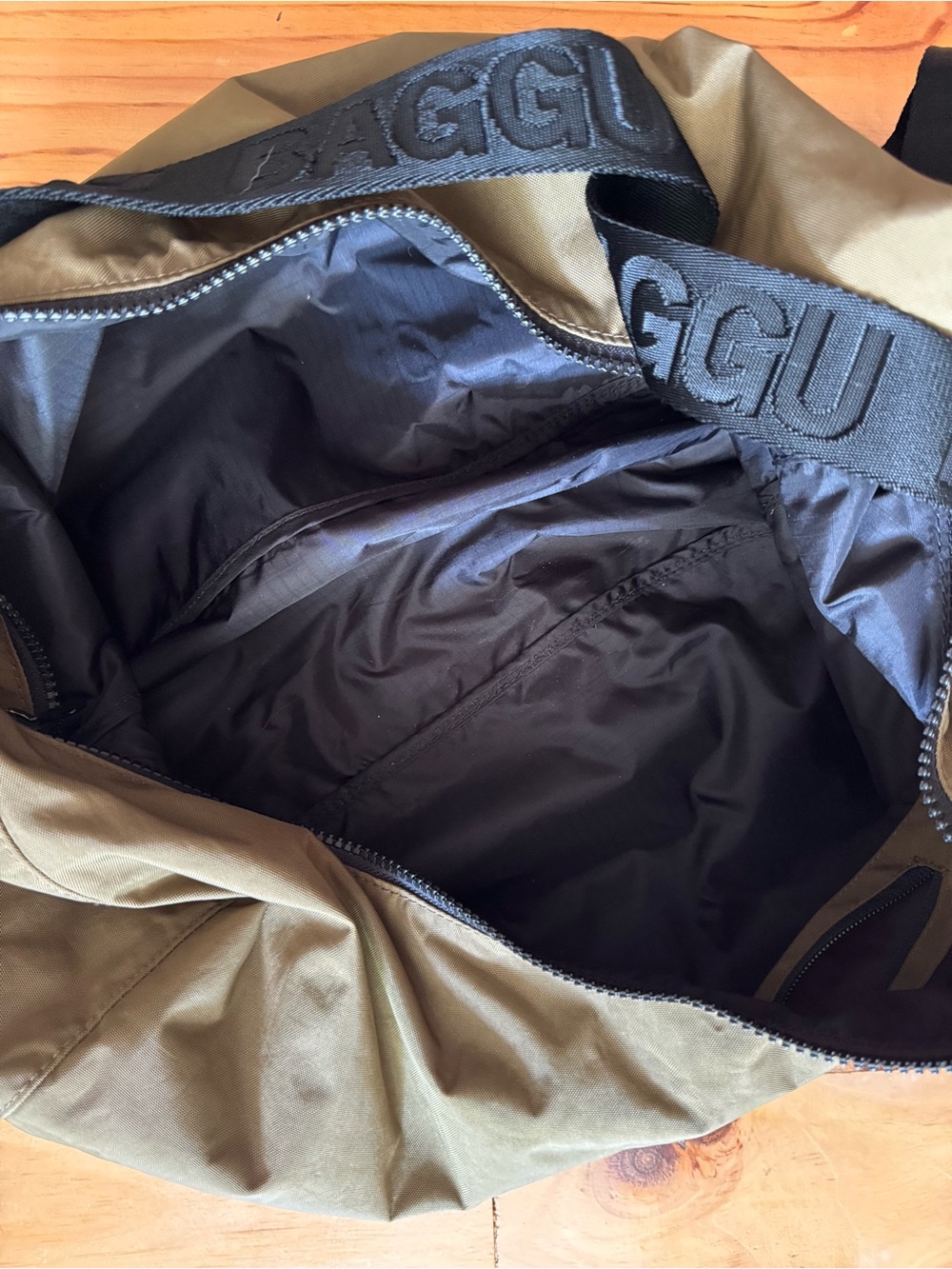 BAGGU Large Crossbody Crescent Bag - Picture 4 of 4